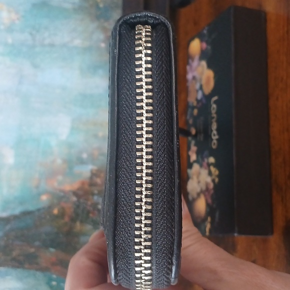 Classic Signature C Jaqard Fabric W/ Buckled Accent Zippered Cardholder Wallet - Picture 8 of 16